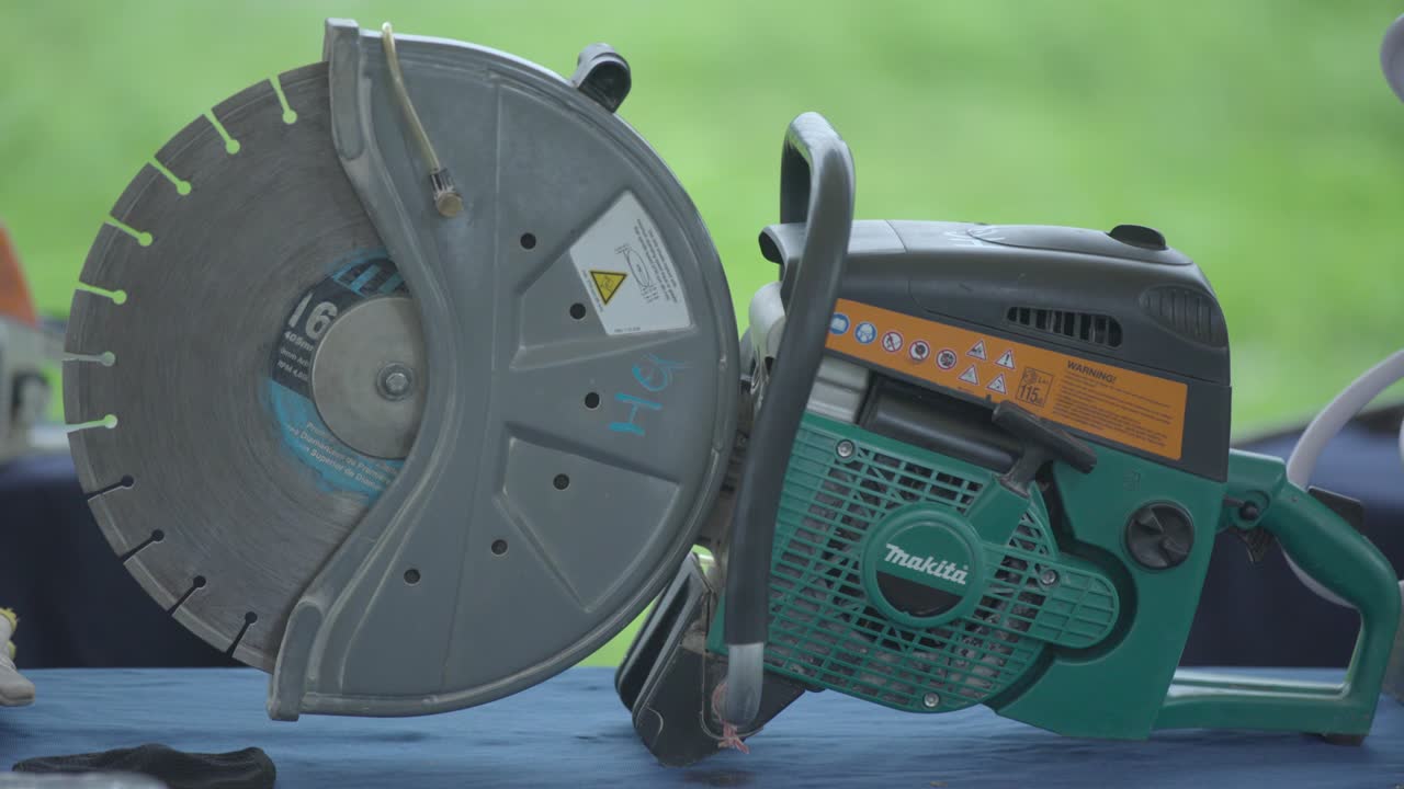 다양한 재난 상황에서 전기 콘크리트  기계.