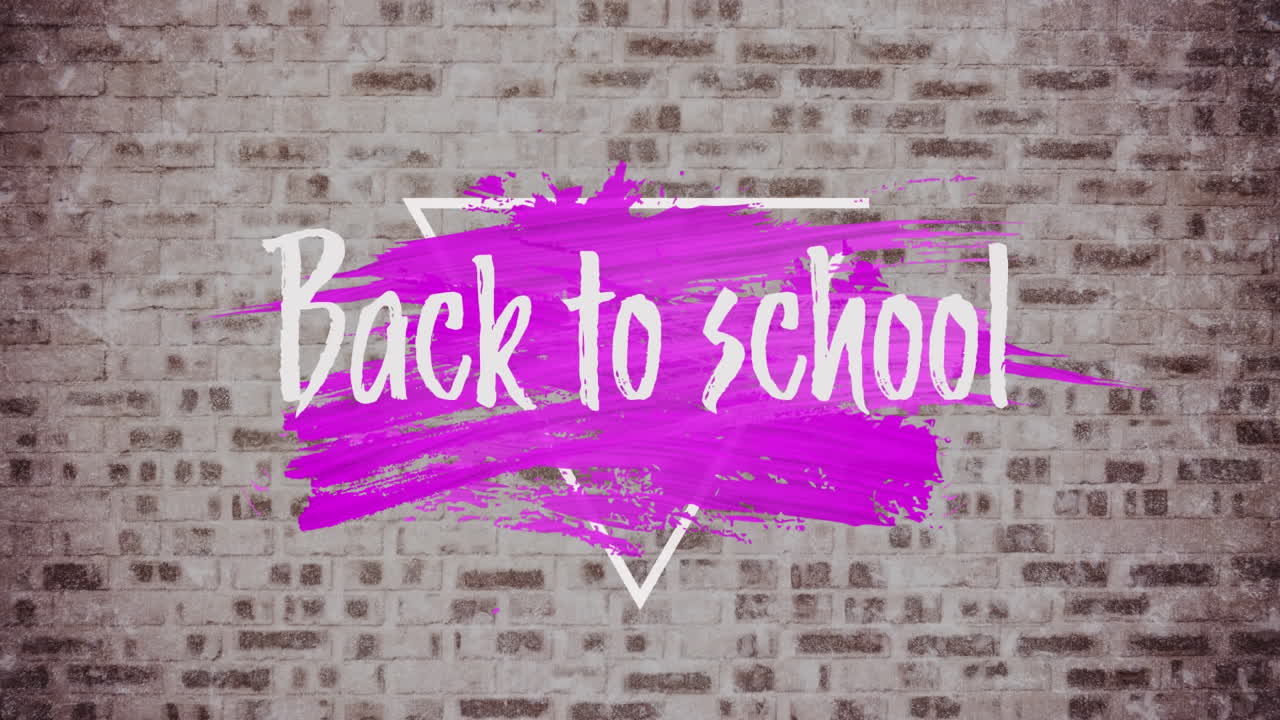 vuelta a la escuela texto sobre pincel contra la pared de ladrillo