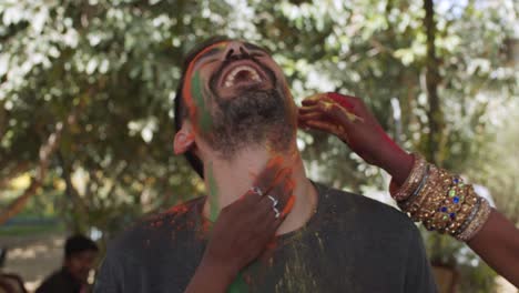 holi es un popular y antiguo festival hindú, originario de la india.