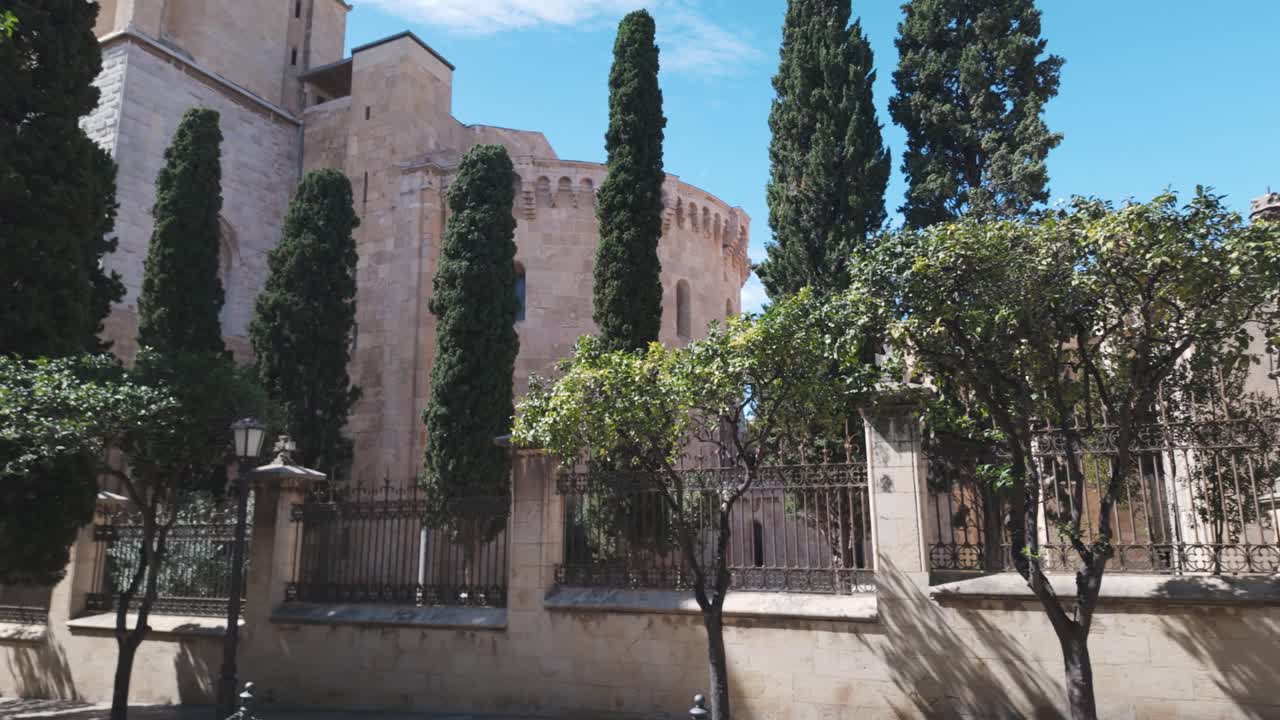 Tarragona Cathedral showcasing its intricate Gothic details and surrounding urban beauty, pan left