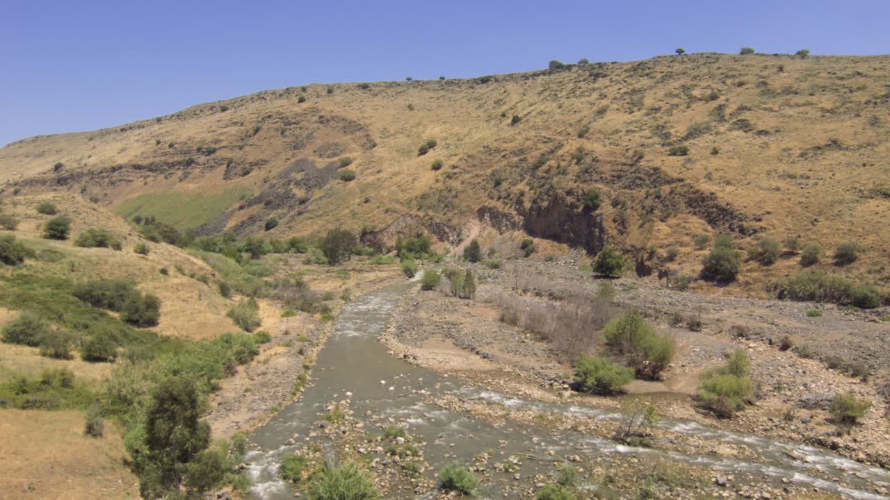 예수 그리스도가 물 위를 걷는 것으로 알려진 아름다운 요르단 강 - 공중