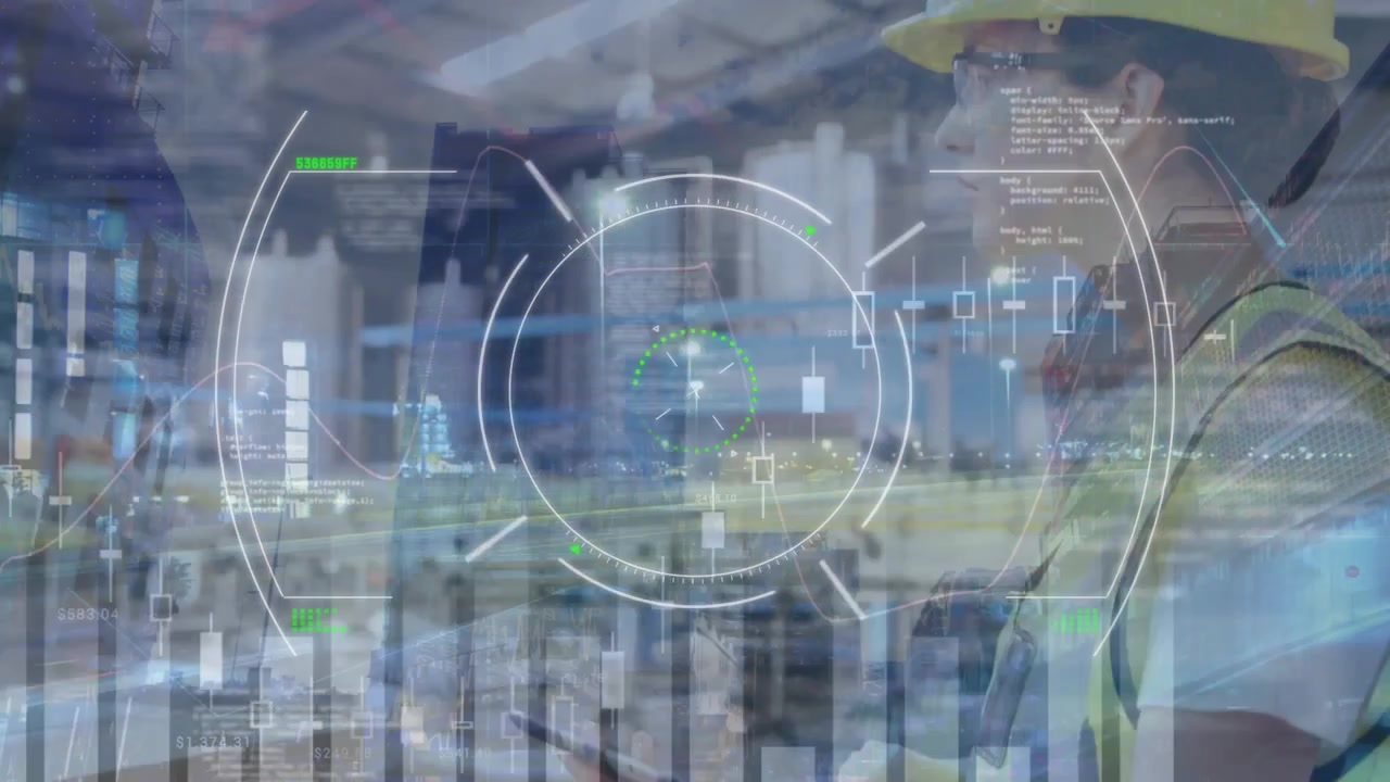 En mand arbejder på en digital tablet på en fabrik, omgivet af papkasser