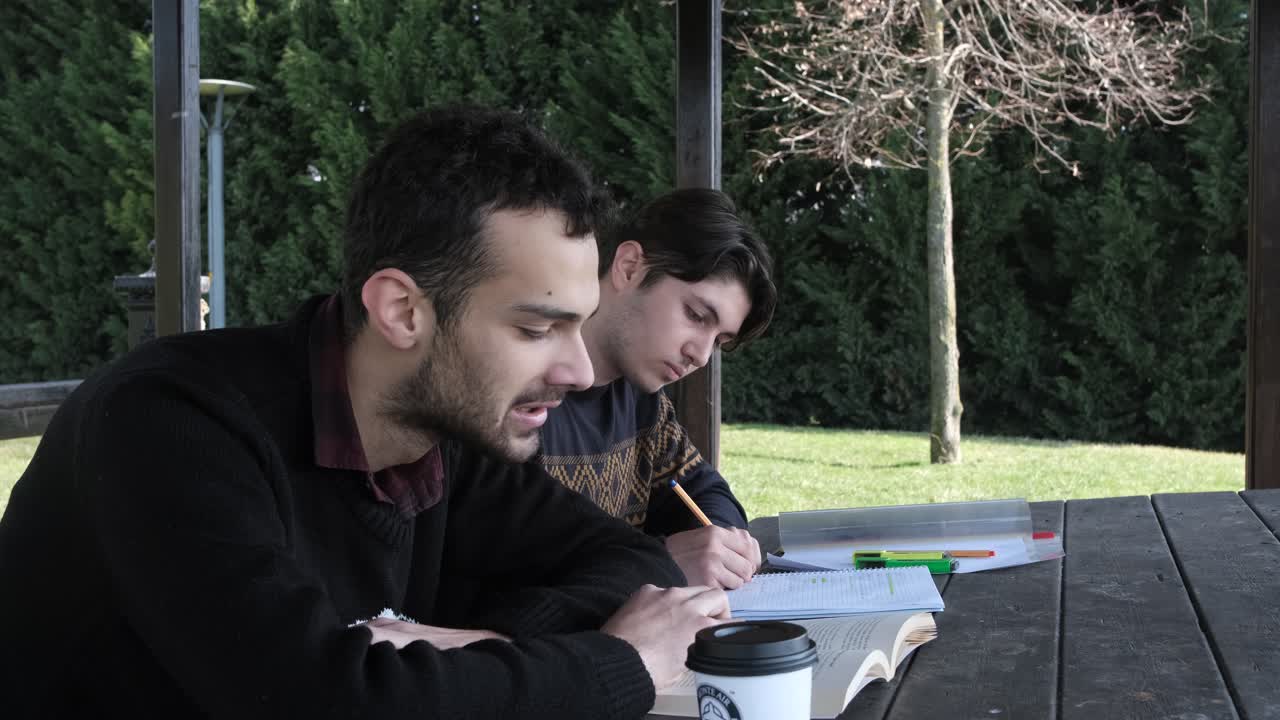 함께 숙제를 마쳤습니다