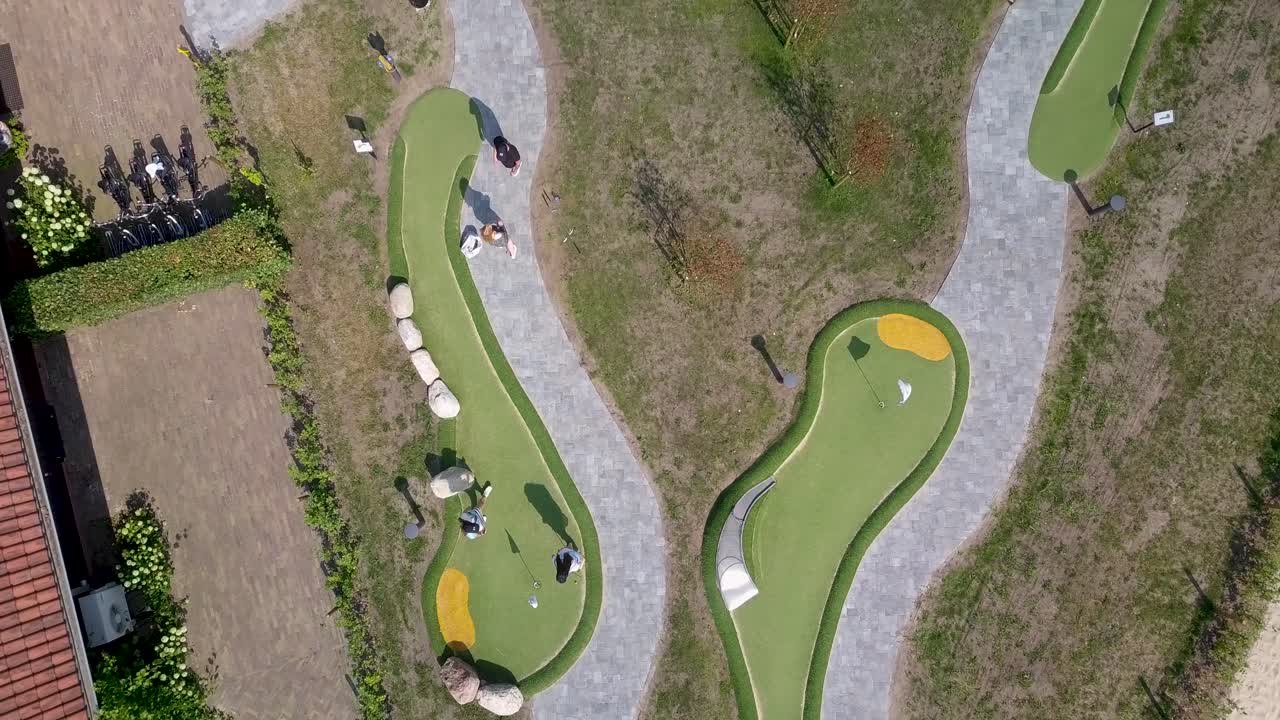 그룹에 접근하는 위에서 공중보기