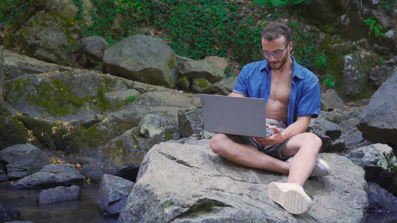 trabajar fuera del hogar.