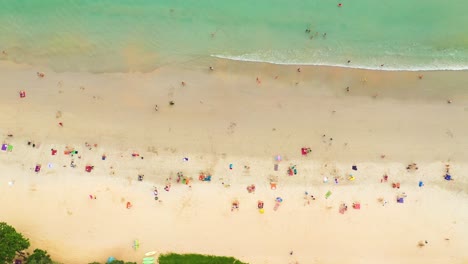 Vista-Aérea-De-Drones-Volando-Sobre-El-Mar-Tropical-Hermosa-Costa