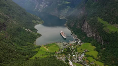 Fiordo-De-Geiranger,-Noruega.-Hermosa-Naturaleza-Paisaje-Natural-De-Noruega.