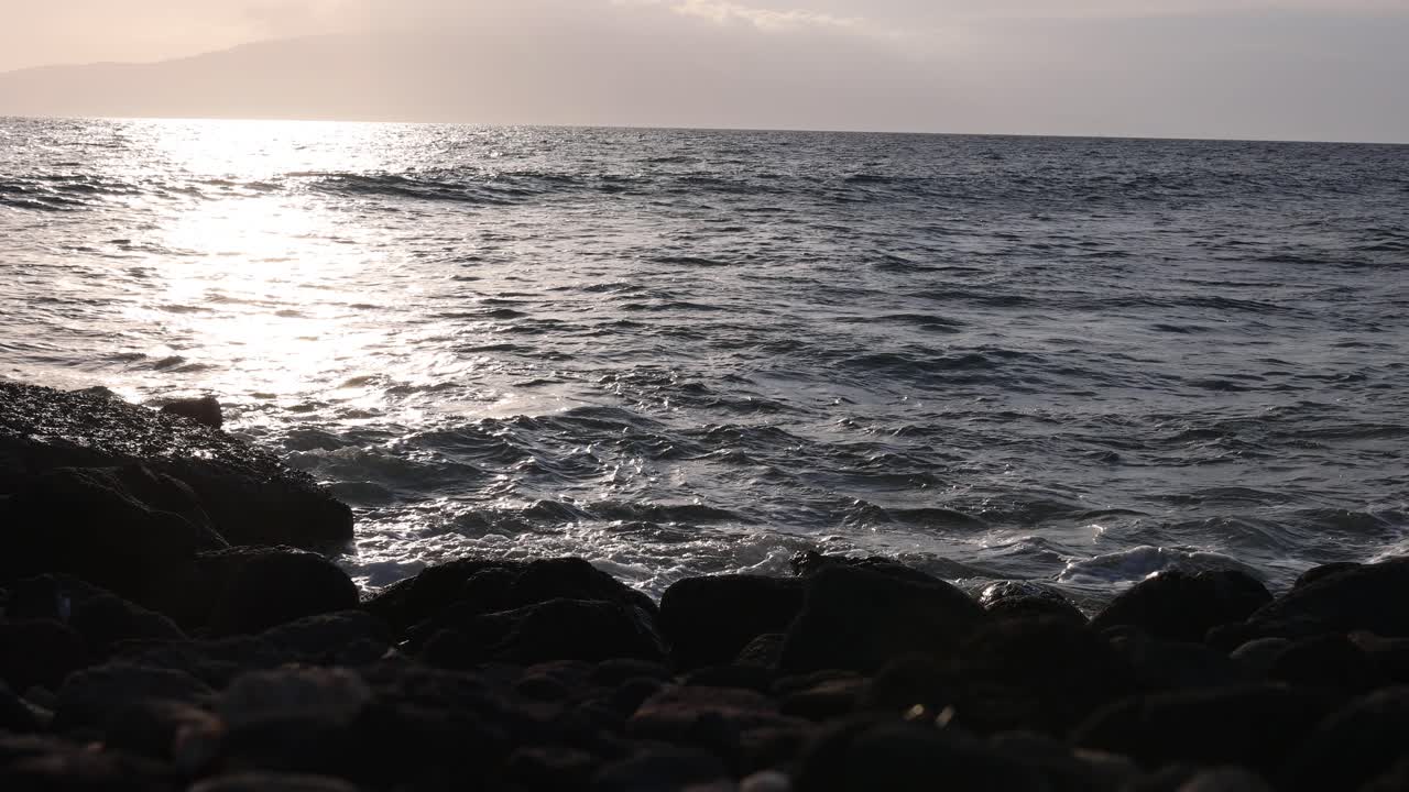 올로발루 착륙 해가 지고