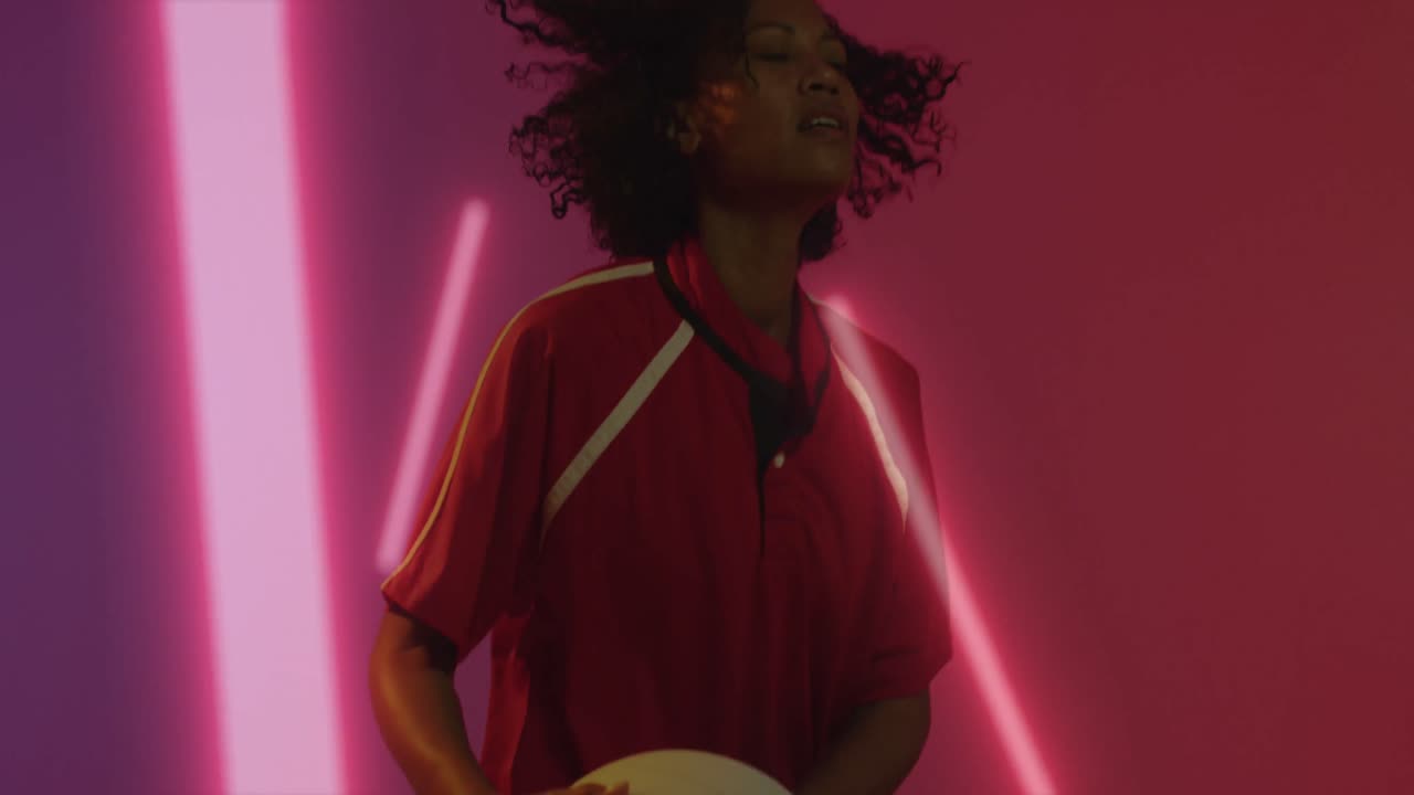 Animazione di luci al neon su giocatrice di rugby