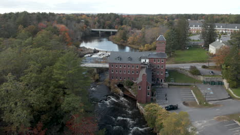 Hermosa-Vista-Aérea-Del-Molino-Sparhawk-En-Yarmouth,-Maine