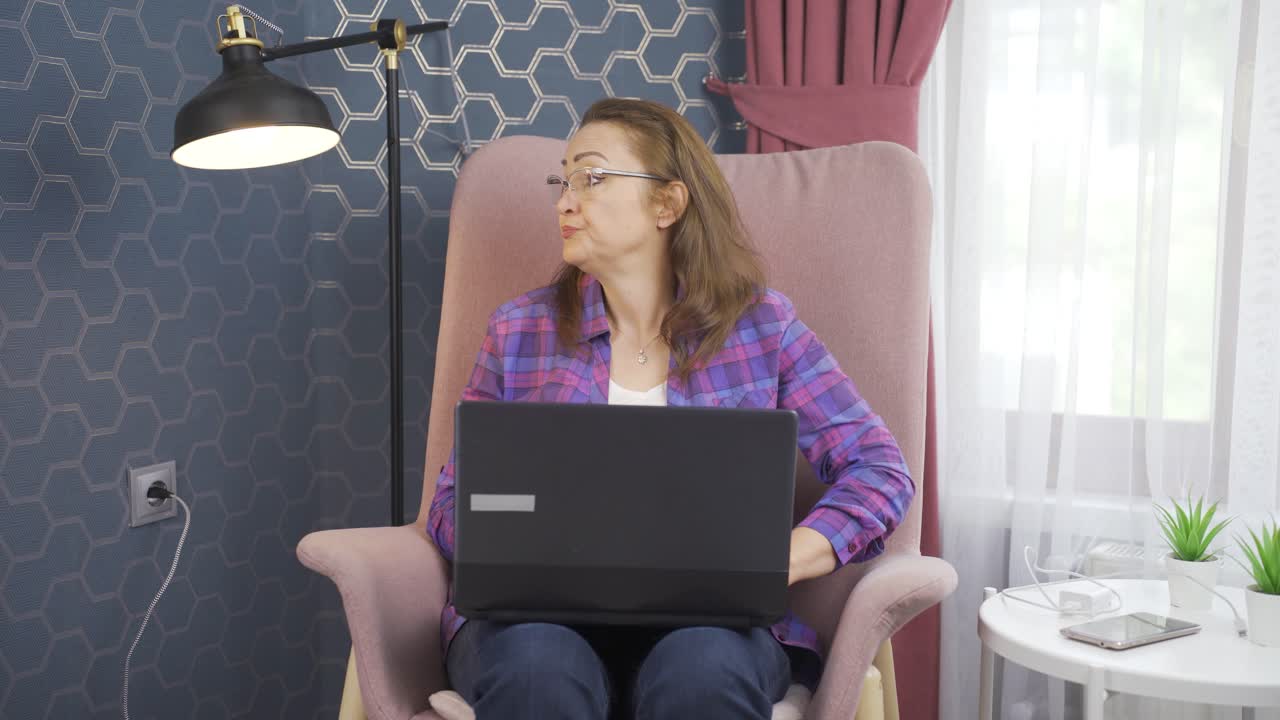 에너지를 절약합니다. 과도한 빛을 끄는 것입니다.