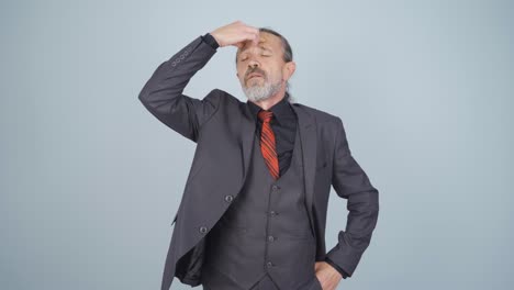 hombre de negocios con migraña.