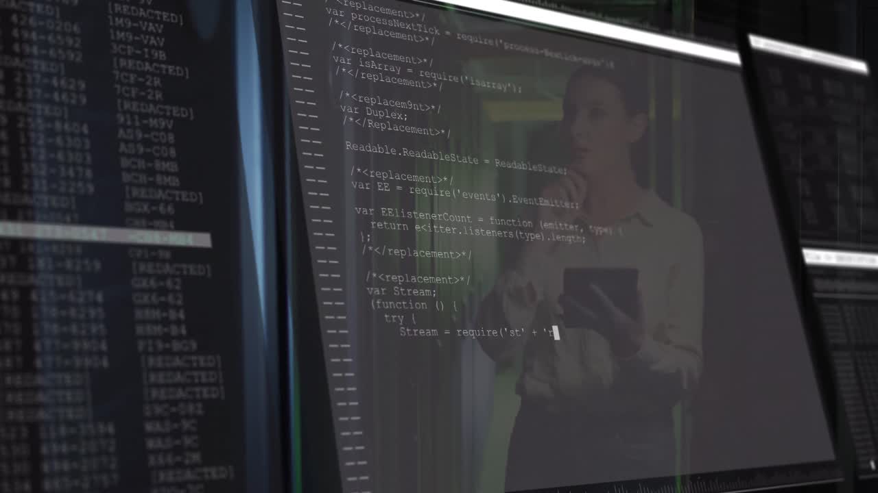 animación del procesamiento de datos sobre ingeniero femenino caucásico por servidores informáticos