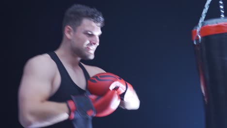 Verschwitztes,-Müdes-Männliches-Boxtraining.