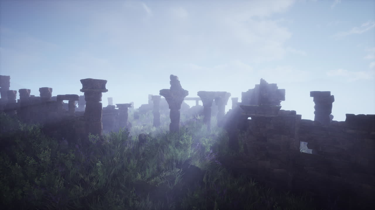 안개가 가득한 풍경 속의 신비한 폐허