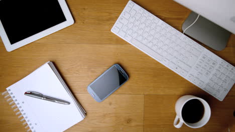 Smartphone-phone-falling-on-office-desk