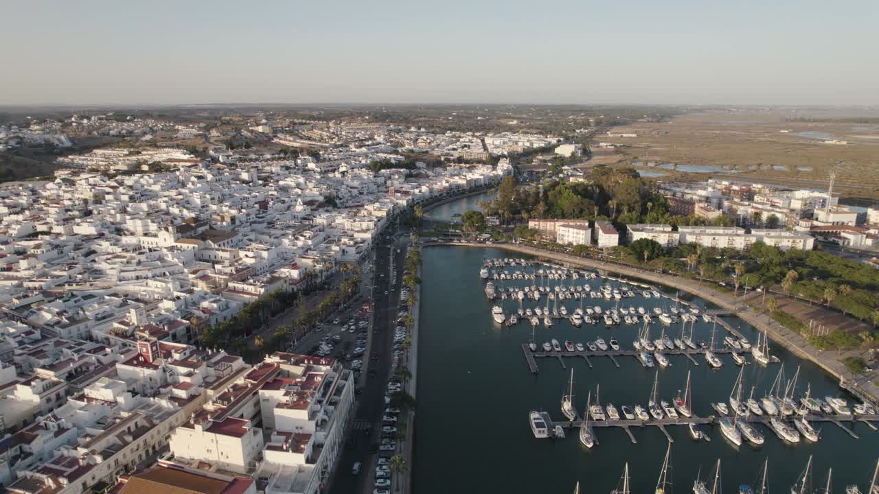 Desa dan pelabuhan Ayamonte, Andalusia di Spanyol