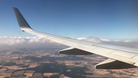 airplan wing flying over clouds