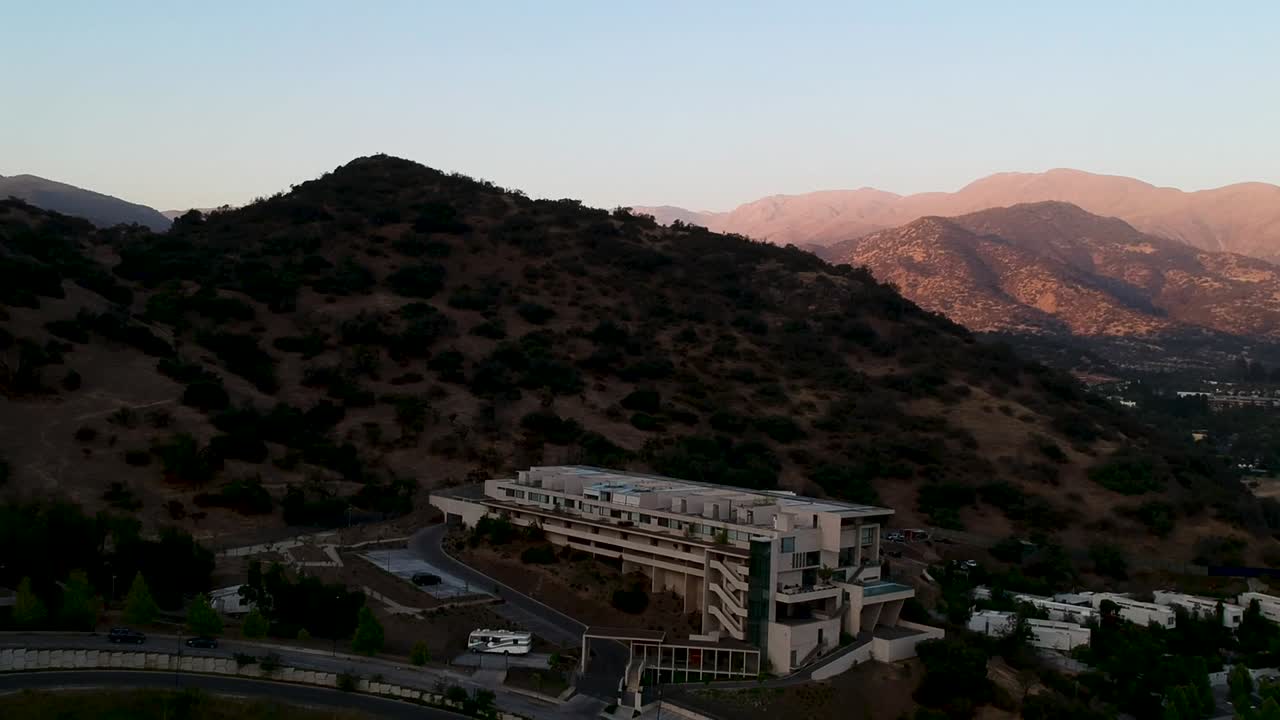 toma aérea de áticos