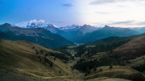 Lapso-De-Tiempo-De-Día-A-Noche-De-La-Montaña-Dolomitas