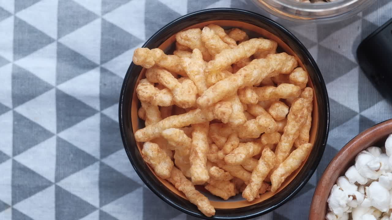 팝콘과 한 간식과 함께 간식 시간