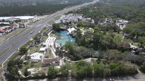 órbita-Lateral-Perfecta-Del-Parque-Estatal-Weeki-Wachee-Springs