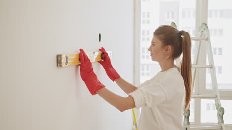 couple installing a shelf