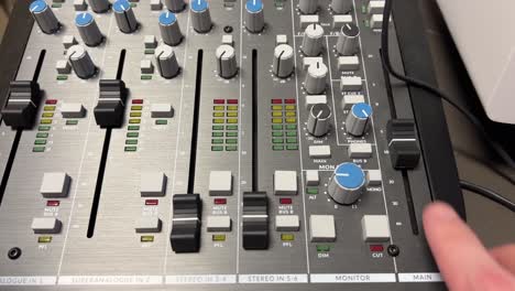 Using-a-soundboard-in-a-video-studio