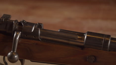 makro-dolly in geschlossenem bolzen des mauser-kar98-gewehrs