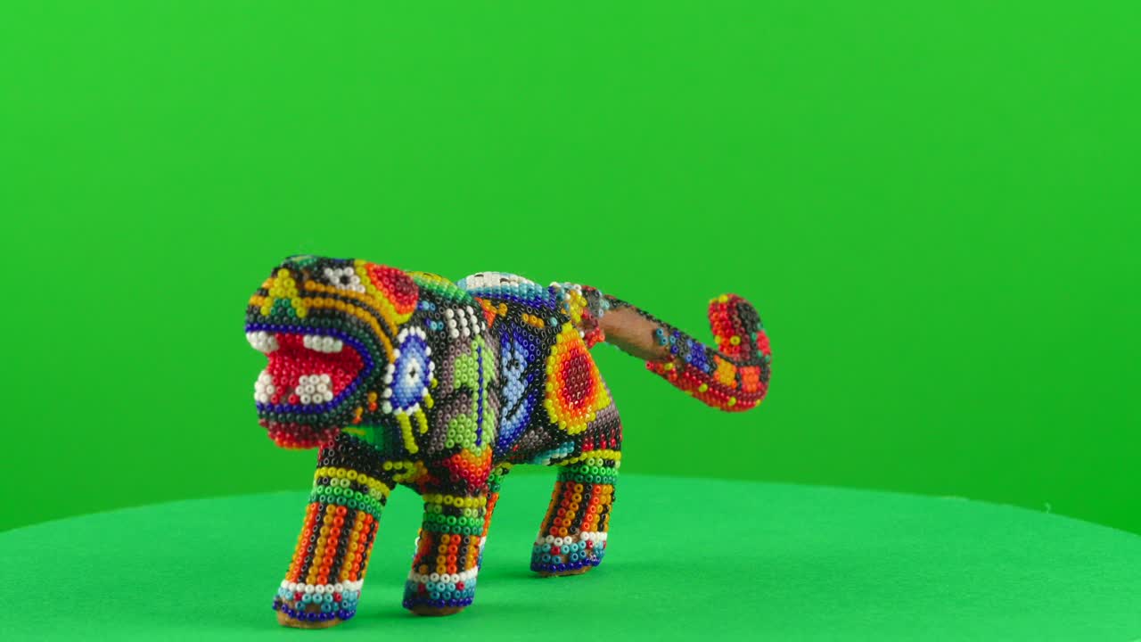 huichol jaguar wixarika arte hecho a mano hecho a mano shakira chakira cuentas en fondo verde croma clave de reemplazo de fondo telón de fondo objeto en un torno giratorio 3d