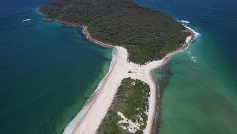 punto oscuro lugar aborigen en el parque nacional de myall lakes, mungo brush, nsw, australia - toma aérea