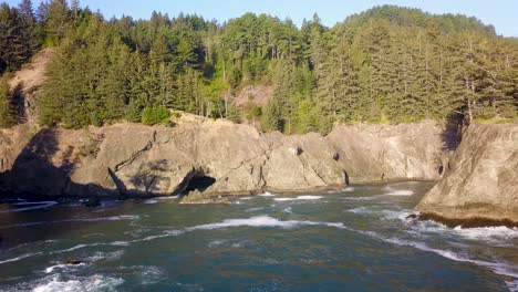 oregon coast highway 101 viewpoint of "natural bridge" rock formations