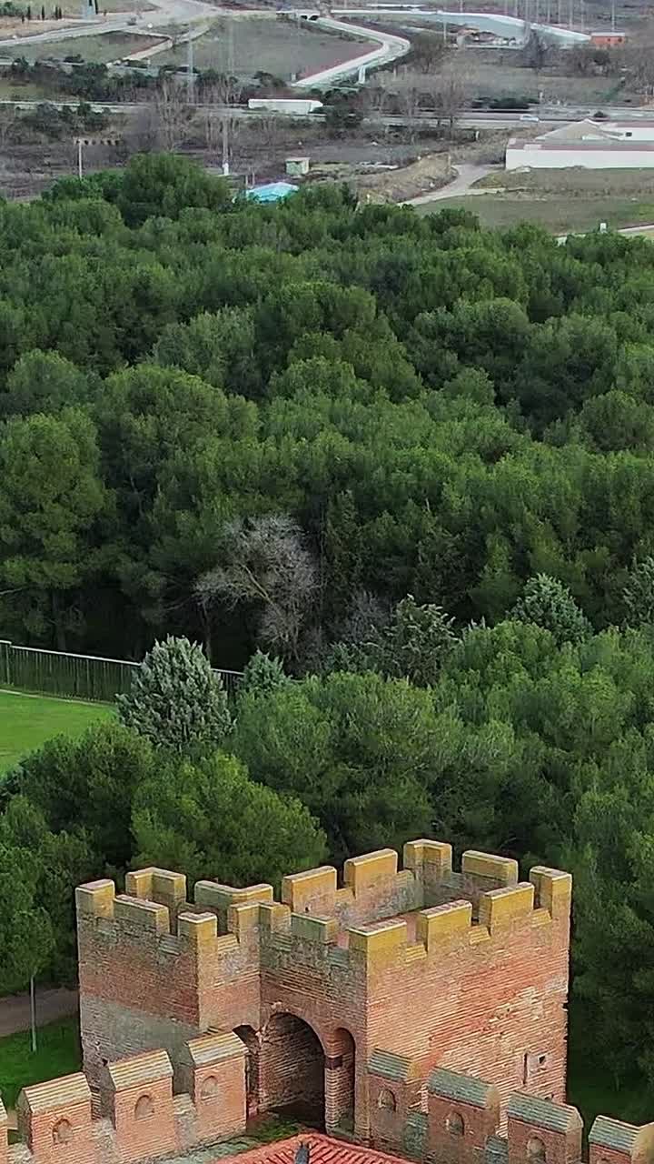 Castello de La Mota e paesaggio urbano