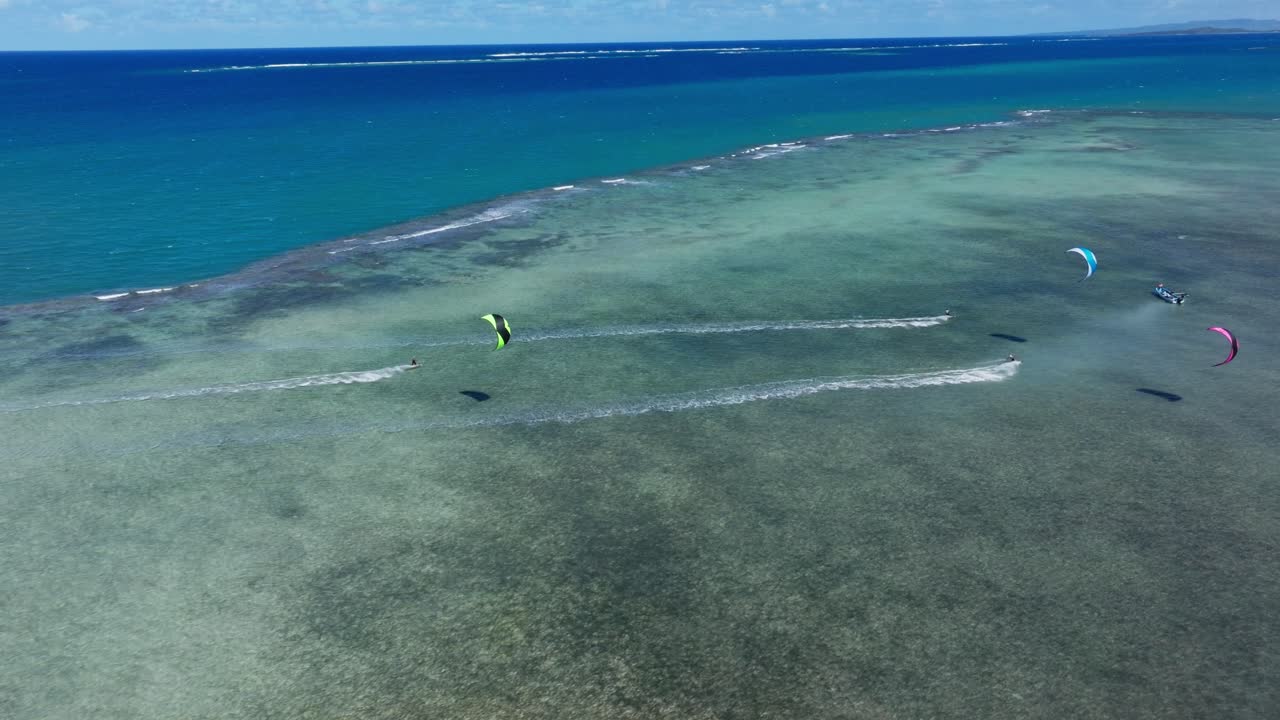열대 해역에서 카이트보딩