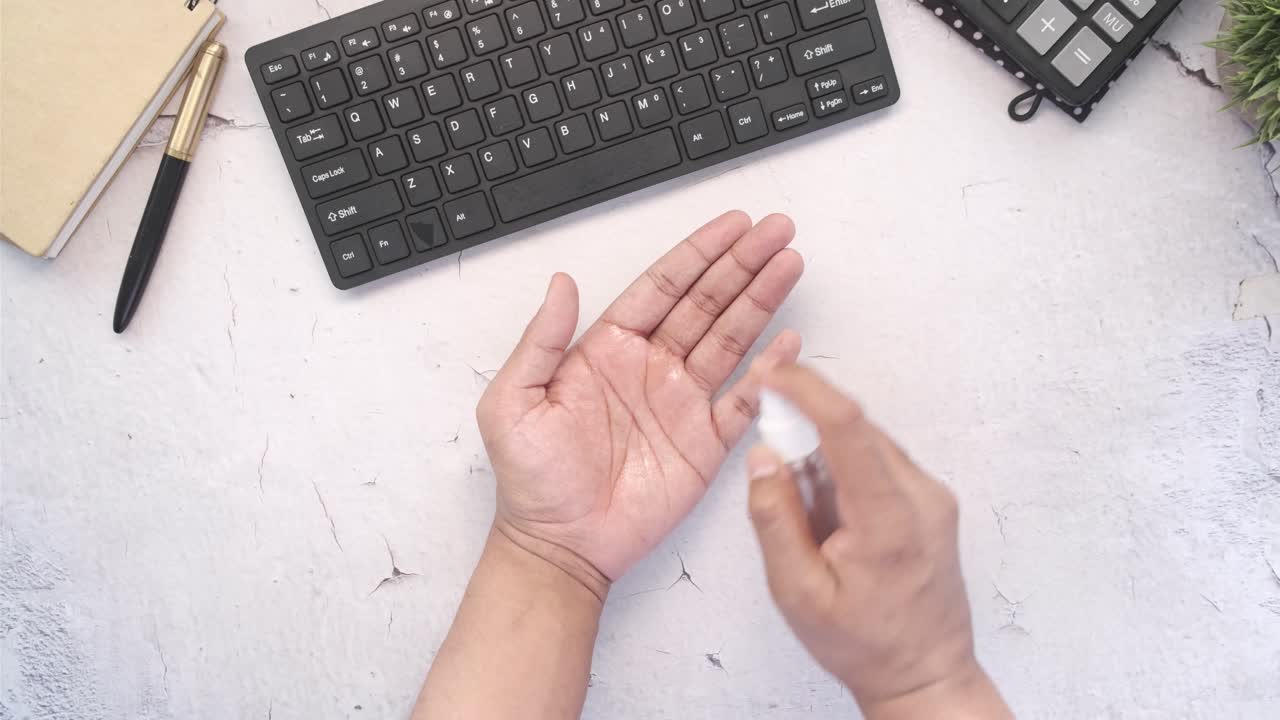 손 소독제 적용