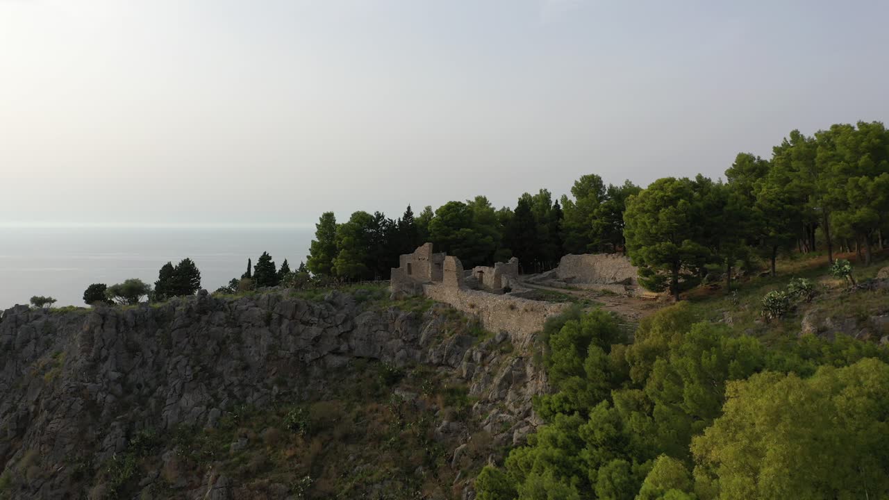 Rovine del castello sulla Rocca di Cefalù, Sicilia