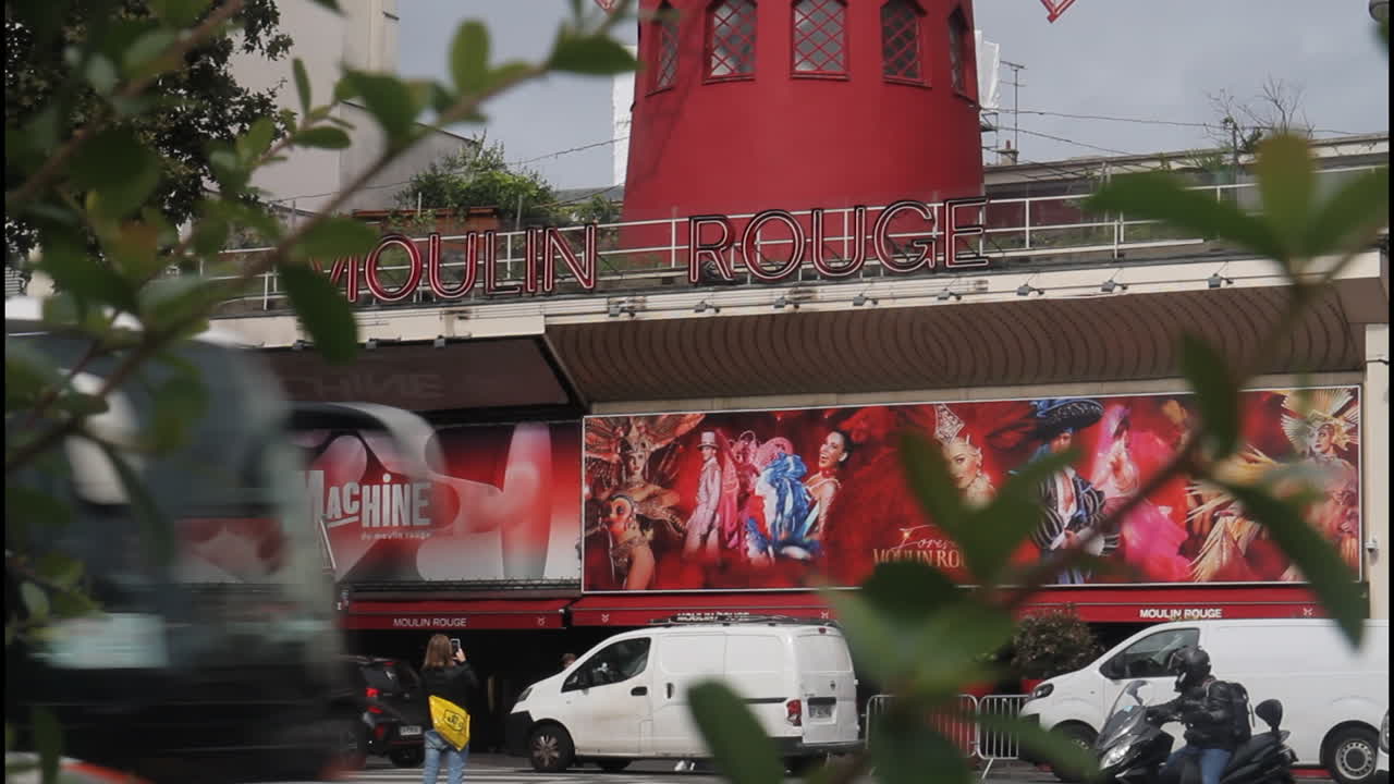Images of the Moulin Rouge