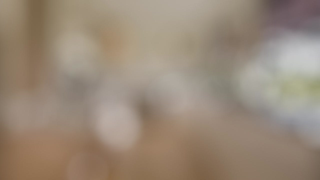 vuelo de limón y rebanadas en el fondo de la cocina