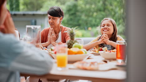 Food,-praying-and-happy-family-outdoor-with-love