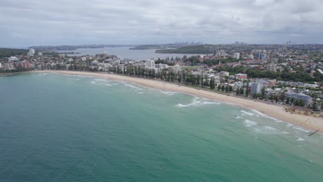 manly beach entre las playas del norte de sídney, australia