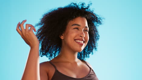 cuidado del cabello, cosméticos y mujer negra con belleza