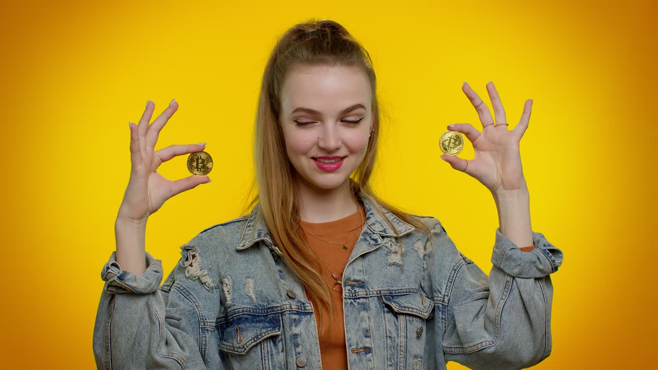 황금 비트코인을 보여주는 십대 소녀, 경력, 암호화폐 투자, 채굴, 미래 기술