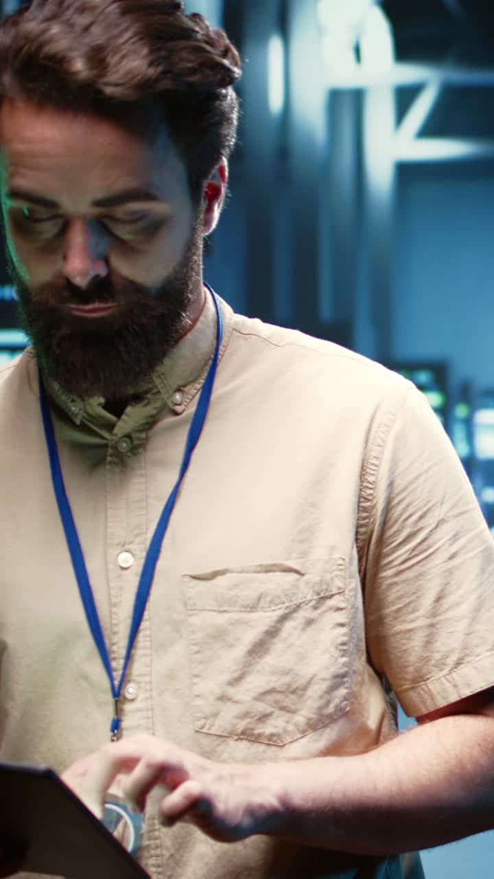 Video verticale Stesura professionale piano di ripristino della server room