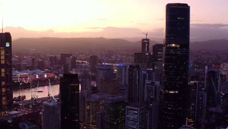 Brisbane-City-During-A-Beautiful-Sunset-In-Queensland,-Australia