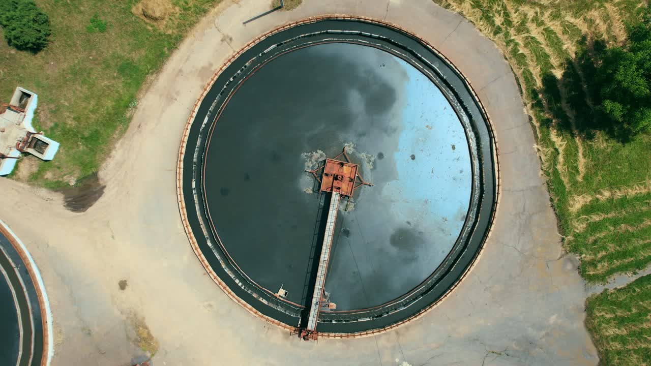 폐수 처리 시설, 처리 시설을 따라 비행, 드론 비디오, 4k 스 영상