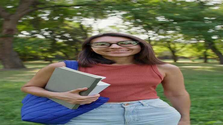 Studentessa in un parco