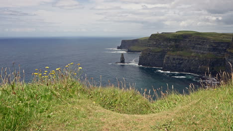 Klippen-Von-Moher-Mit-Blick-Auf-Branaunmore-Sea-Stack-In-Irland