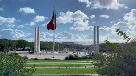 Lissabon,-Portugal:-Ein-Unvergesslicher-Unabhängigkeitstag:-Entdecken-Sie-Die-Berühmten-Parks-Lissabons,-Während-Sie-Einen-Tag-Voller-Erkundungen-Und-Feierlichkeiten-In-Der-Portugiesischen-Hauptstadt-Verbringen