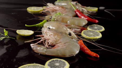 fresh sea prawns with spices