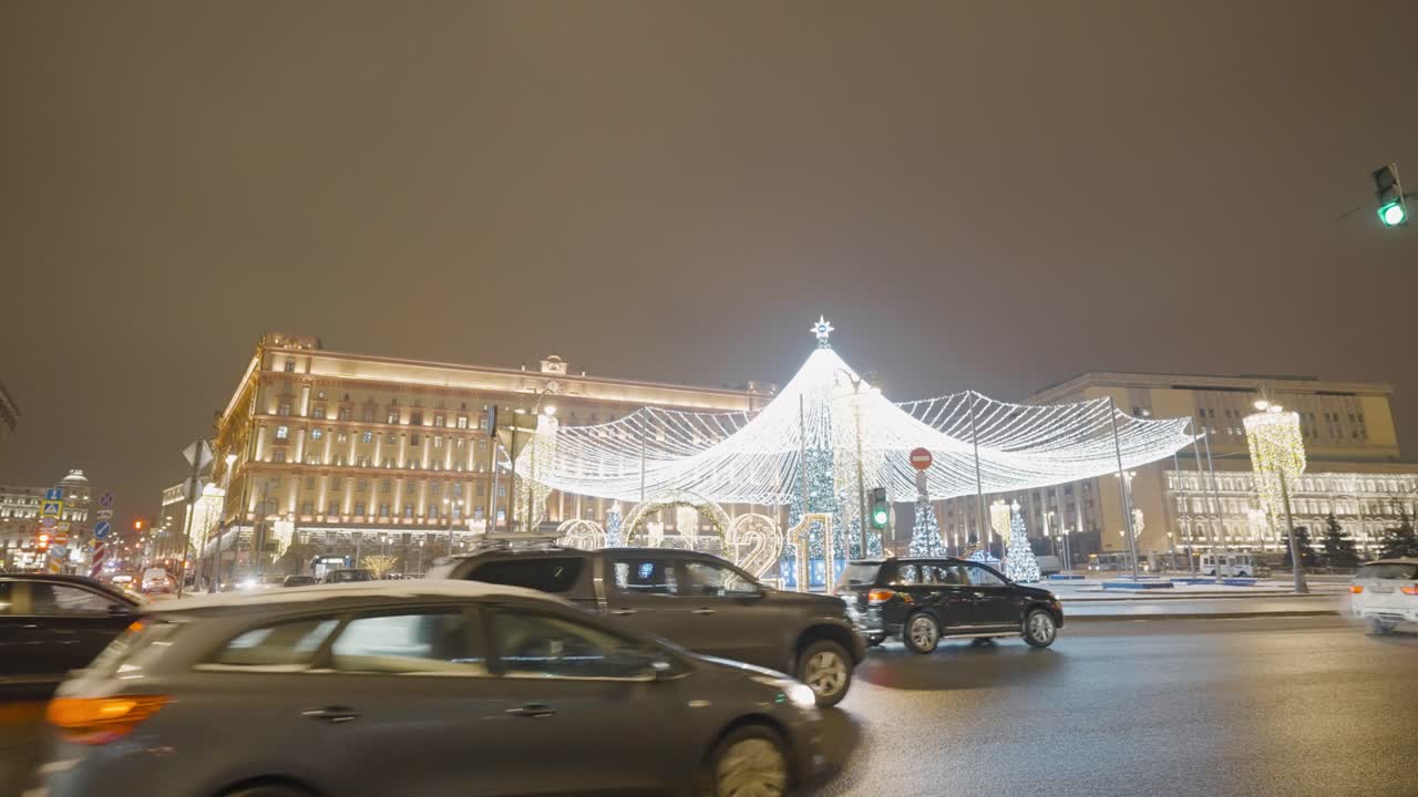 밤에 모스크바에서 크리스마스 장식